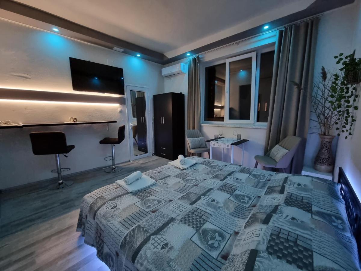 Студио В Центъра На Бургас Apartment Exterior photo